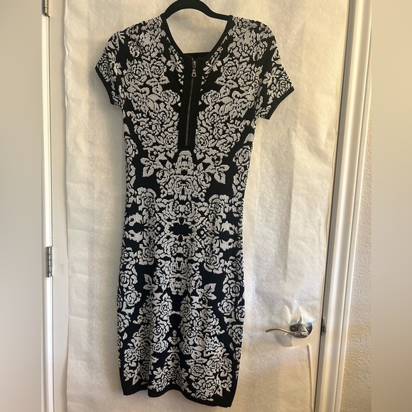 Carmen Marc Valvo black & white textured jacquard dress NWT Sz-XS. T13 - Picture 4 of 11